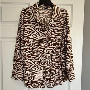 Versona Cream and Brown Button Down Shirt with Notched Collar